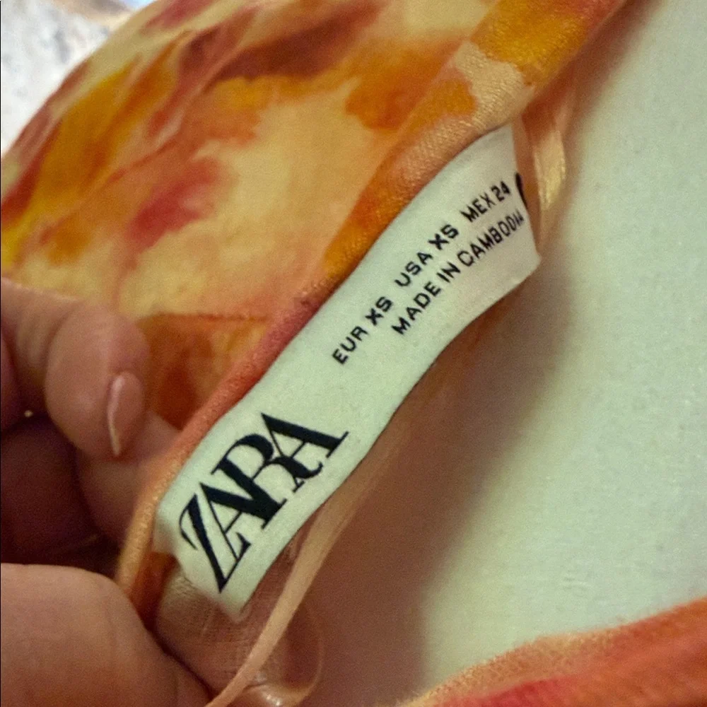 Zara Flutter-Sleeve linen Open-Back Maxi Dress in Orange Floral - Picture 6 of 15